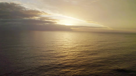4K-Videoaufnahmen-Des-Ozeans-Bei-Sonnenuntergang