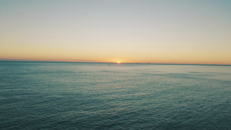 4K-Videoaufnahmen-Des-Sonnenuntergangs-über-Einem-Ozean