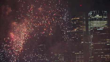 Pyrotechnic-Fireworks-Display-With-Brisbane-City-Skyscapers-In-Background-At-Riverfire,-4K