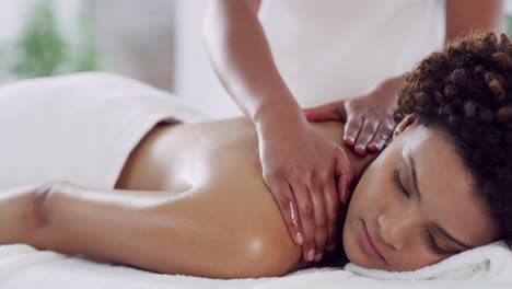 Lösen-Sie-Diese-Spannung-Mit-Einer-Aromatherapie-Massage