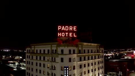 Aerial-pull-back-of-Padre-Hotel-at-night-in-Bakersfield,-California
