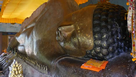 Statue-Des-Liegenden-Buddha,-Der-Das-Nirvana-Erreicht,-Kulen-Berg-Kambodscha