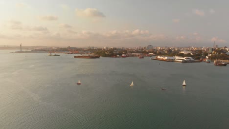 Segeln-Im-Hafen-Von-Mombasa,-Kenia