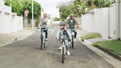 Radfahren-Ist-Eine-Unterhaltsame-Familienaktivität