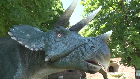 Realistischer-Dinosaurier,-Tricheraptus-Kopf-Im-Dino-Park