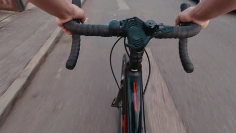 Pendlerradfahren-Mit-Auf-Der-Brust-Montierter-Actionkamera