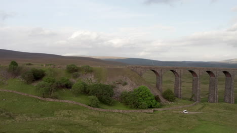 Camión-De-Izquierda-A-Derecha-Del-Viaducto-Ribblehead-En-El-Parque-Nacional-De-Los-Valles-De-Yorkshire