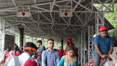 Pilgrims-taking-horses-to-reach-at-the-top-of-Vaishno-Devi-track