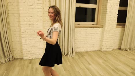 Cámara-Lenta-Bailarina-Adolescente-Talentosa-Bailando
