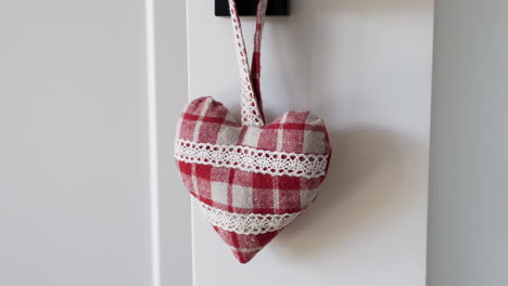 Valentines-day-door-handle-hanger