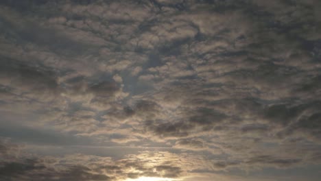 Wolkenbildung-Bei-Sonnenuntergang,-Kippender-Hintergrund