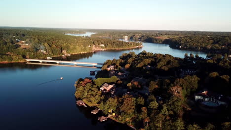 Aerial-Push-into-Lake-Hickory-near-Hickory-NC,-Hickory-North-Carolina-along-the-Catawba-River