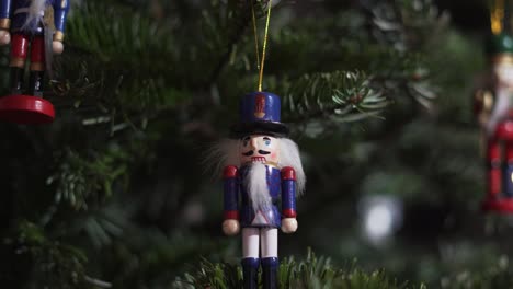 Cascanueces-De-Juguete-De-Decoración-En-El-árbol-De-Navidad