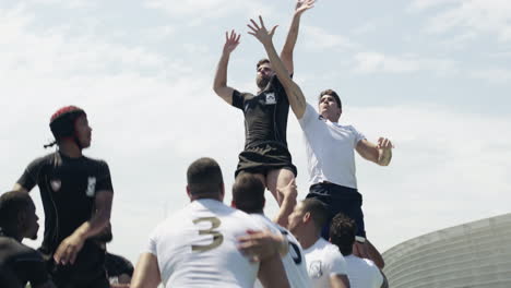 Rugby-Ist-Ein-Spiel-Voller-Engagement-Und-Teamwork