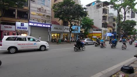 Busy-traffic-along-the-streets-of-Hanoi