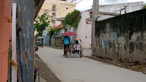 In-Teilen-Von-Cebu-City,-Der-ältesten-Stadt-Der-Philippinen,-Ist-Die-Hinterstraßen-Fahrradtaxi-Oder-„Trisikad“-Immer-Noch-Ein-Nützliches-Mittel,-Um-Menschen-Zwischen-Ihren-Häusern-Und-Den-Belebteren-Straßen-Zu-Befördern