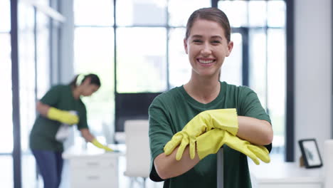 Limpiadora,-Mujer-Y-Servicio-De-Limpieza-Para-Oficina