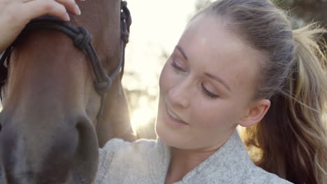 Heartfelt-moments-with-her-horse