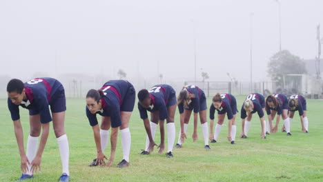 Eine-Gruppe-Weiblicher-Highschool-Rugbyspieler