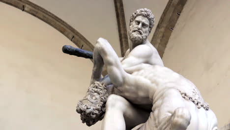 Herkules-Schlägt-Die-Zentauren-Nessus-Statue-In-Florenz,-Italien