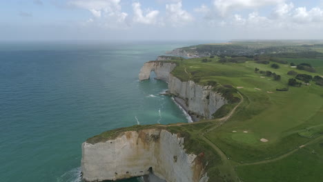 Porte-d'amont-arch,-cliff-rock-formation-in-Etretat-coastline,-aerial