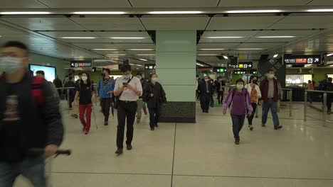 Corona-Virus-Pandemie,-Lokale-Pendler-An-Der-U-Bahn-Station-Hongkong