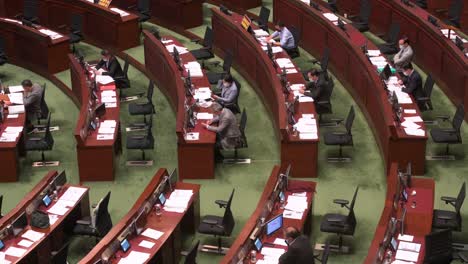 Ratssitzung-In-Der-Hauptkammer-Des-Legislativrates-Während-Der-Dritten-Lesung-Der-Debatte-Vor-Der-Abstimmung-über-Die-Chinesische-Nationalhymne