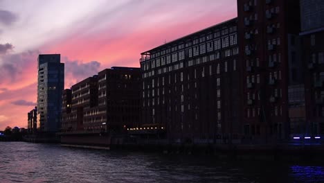 View-of-the-harbour-of-Hamburg,-Germany-during-sunset