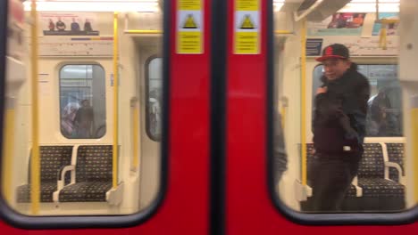 El-Metro-De-Londres-Tiene-Más-De-150-Años-Y-Es-Uno-De-Los-Sistemas-De-Tránsito-Rápido-Más-Grandes-Del-Mundo