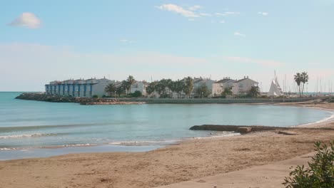 Las-Fuentes-beach-and-harbour-houses