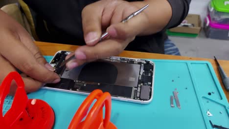 Bangkok,-Thailand---December-5,-2020-:-Mobile-phone-technicians-are-replacing-the-iPhone-8-Plus-battery-due-to-a-deterioration-of-the-battery-causing-it-to-not-hold-a-charge