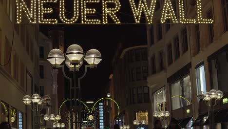 Blick-Auf-Eine-Sehr-Belebte-New-Wall-Street-Während-Der-Weihnachtszeit-In-Hamburg,-Deutschland,-Im-Dezember-2019