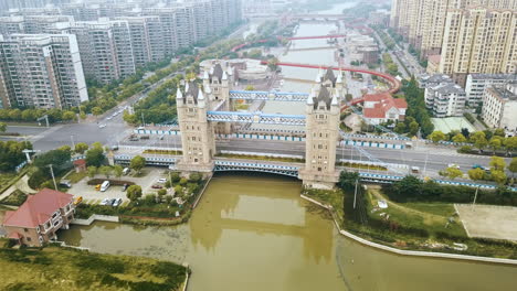 Réplica-Del-Puente-De-La-Torre-De-Londres-4k-En-Suzhou,-China