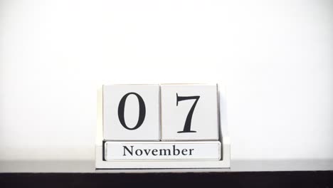 White-Calendar-Time-Lapse-November