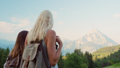 Two-women-hiking-on-holiday
