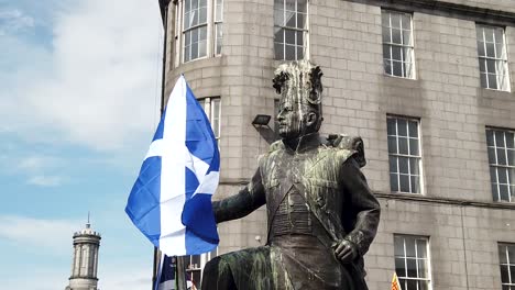 Slow-motion-of-a-Gordon-Highlanders-Statue-holding-the-Saltire-at-a-pro-Scottish-Independence-march