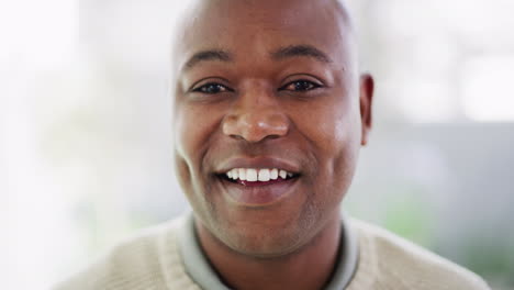Closeup-of-a-smiling,-handsome-black-man-happy