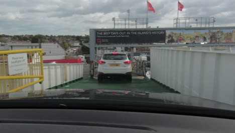 Cars-leaving-ferry-at-cowes-on-the-isle-of-wight