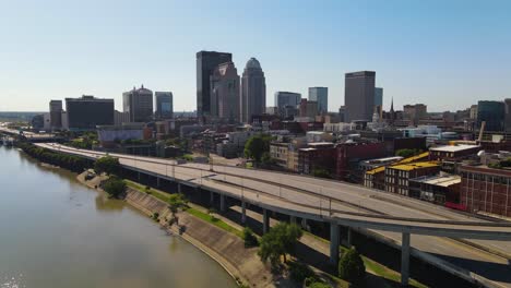 Skyline-drone-view-of-Louisville,-Kentucky