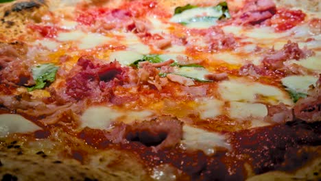 Close-up-of-neapolitan-pizza-in-traditional-pizzeria-restaurant-in-Naples-Italy