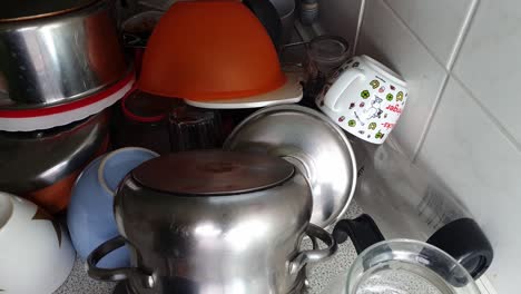 pile-of-washed-Dishes-On-A-Sink-Drainer