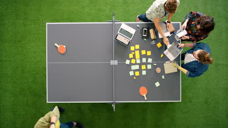 Table-tennis,-sticky-notes