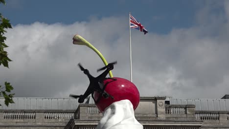 Union-Jack-Flag-behind-the-modern-art-installation-in-Trafalgar-Square,-London,-UK