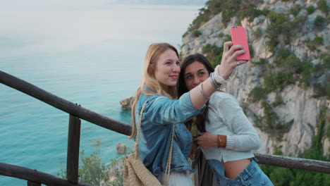 Wir-Müssen-Ein-Selfie-Für-Die-Sozialen-Medien-Machen