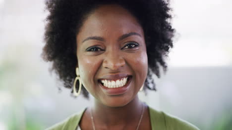 Nahaufnahmeporträt-Eines-Selbstbewussten-Afroamerikaners