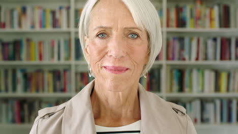 Face-portrait-of-happy-senior-woman-with-library