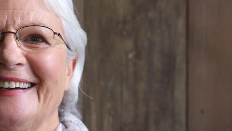 Closeup-of-a-laughing-senior-woman