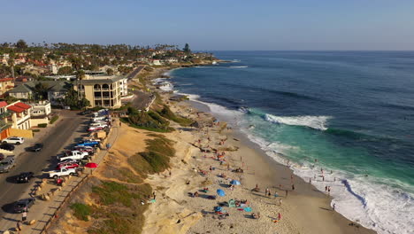 Tourists-And-Surfers-Enjoying-Waves-At-Windansea-Beach-In-La-Jolla,-San-Diego-At-Summer