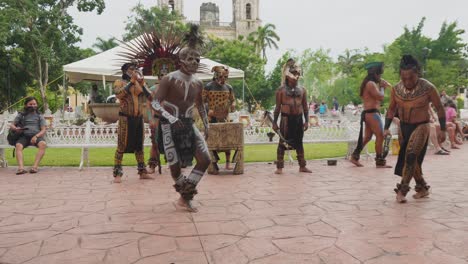 Representación-De-La-Danza-De-Los-Guerreros-Mayas