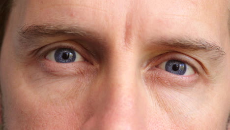 Closeup-of-blue-eyes-on-a-psychologist-looking